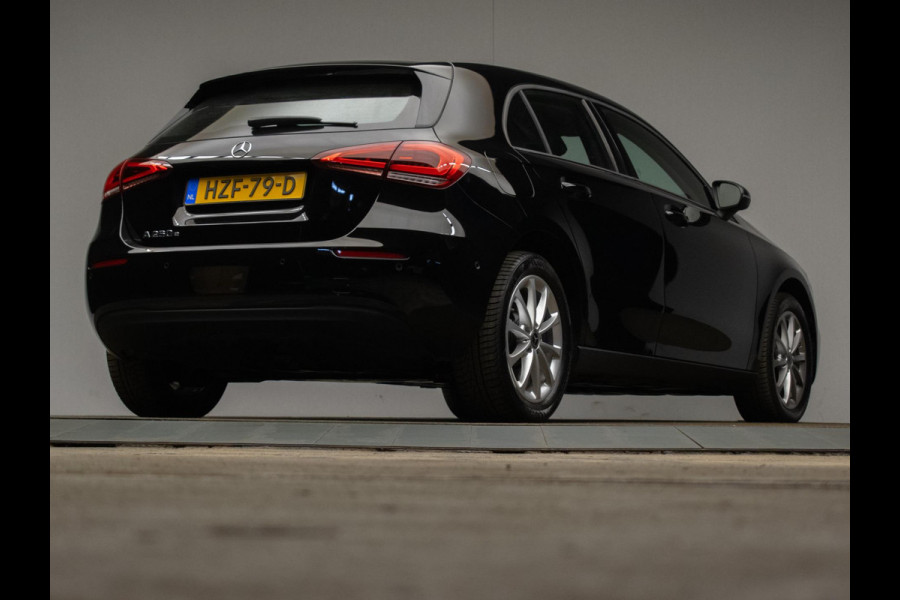Mercedes-Benz A-Klasse 250 e Premium Plus Sport (APPLE CARPLAY,NAVI,CARBON INTERIEUR,MATRIX LED,CRUISE,LED,KEYLESS,CAMERA,LEDER)