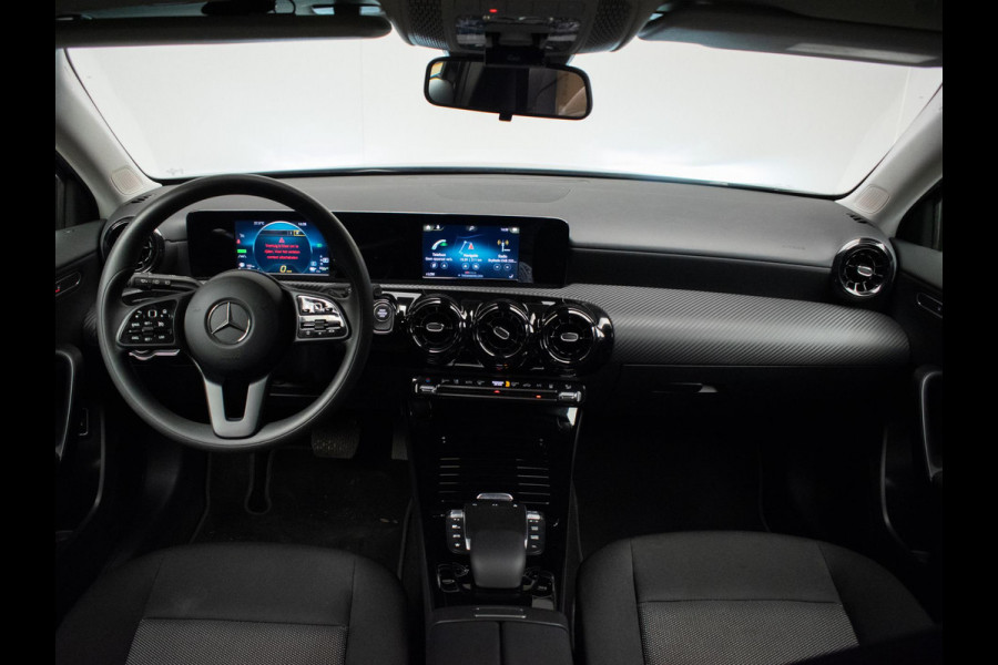 Mercedes-Benz A-Klasse 250 e Premium Plus Sport (APPLE CARPLAY,NAVI,CARBON INTERIEUR,MATRIX LED,CRUISE,LED,KEYLESS,CAMERA,LEDER)