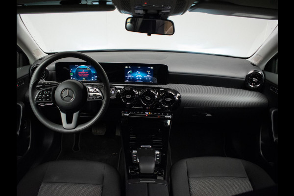 Mercedes-Benz A-Klasse 250 e Premium Plus Sport (APPLE CARPLAY,NAVI,CARBON INTERIEUR,MATRIX LED,CRUISE,LED,KEYLESS,CAMERA,LEDER)