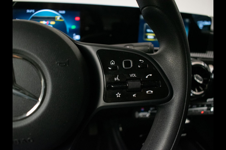 Mercedes-Benz A-Klasse 250 e Premium Plus Sport (APPLE CARPLAY,NAVI,CARBON INTERIEUR,MATRIX LED,CRUISE,LED,KEYLESS,CAMERA,LEDER)