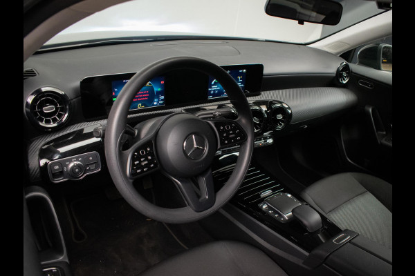 Mercedes-Benz A-Klasse 250 e Premium Plus Sport (APPLE CARPLAY,NAVI,CARBON INTERIEUR,MATRIX LED,CRUISE,LED,KEYLESS,CAMERA,LEDER)