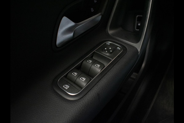 Mercedes-Benz A-Klasse 250 e Premium Plus Sport (APPLE CARPLAY,NAVI,CARBON INTERIEUR,MATRIX LED,CRUISE,LED,KEYLESS,CAMERA,LEDER)