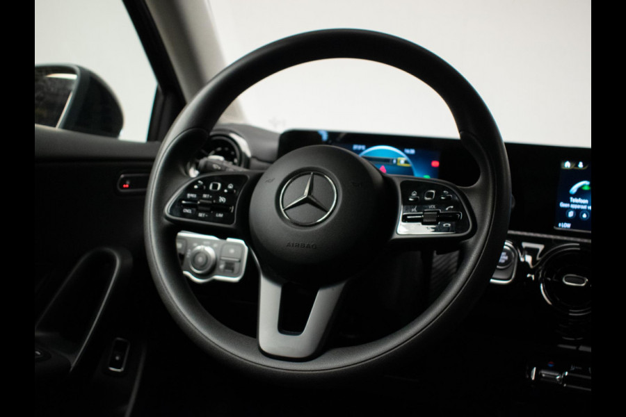 Mercedes-Benz A-Klasse 250 e Premium Plus Sport (APPLE CARPLAY,NAVI,CARBON INTERIEUR,MATRIX LED,CRUISE,LED,KEYLESS,CAMERA,LEDER)