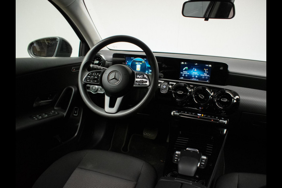 Mercedes-Benz A-Klasse 250 e Premium Plus Sport (APPLE CARPLAY,NAVI,CARBON INTERIEUR,MATRIX LED,CRUISE,LED,KEYLESS,CAMERA,LEDER)