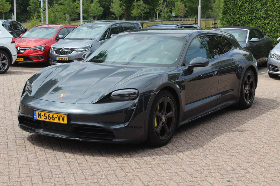 Porsche Taycan Cross Turismo 4 93 kWh / SoH 93.8% / Panoramadak / 360Camera / Head-up / Passenger Display / 20'' / Bose / Sportchrono / Leder / Luchtvering / Stuurverwarming / Dodehoek / ACC / Stoelverwarming 4x / Warmtepomp