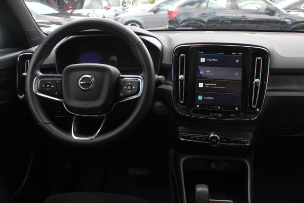 Volvo C40 Recharge Twin Intro Edition 78 kWh / SoH 94,1% / Trekhaak / Panoramadak / 360Camera / 19'' / Interieurvoorverwarming / Harman Kardon / Keyless / Navigatie / Dodehoek / DAB / ACC / Stoelverwarming / Stuurverwarming / Warmtepomp