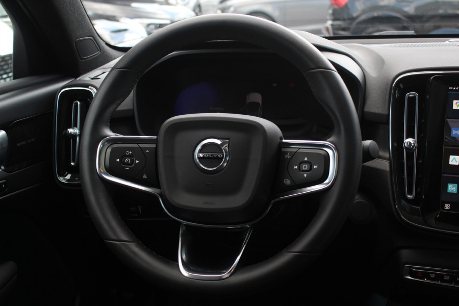Volvo C40 Recharge Twin Intro Edition 78 kWh / SoH 94,1% / Trekhaak / Panoramadak / 360Camera / 19'' / Interieurvoorverwarming / Harman Kardon / Keyless / Navigatie / Dodehoek / DAB / ACC / Stoelverwarming / Stuurverwarming / Warmtepomp
