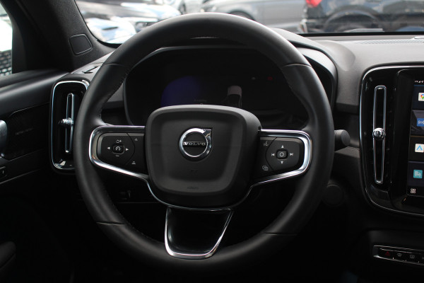 Volvo C40 Recharge Twin Intro Edition 78 kWh / SoH 94,1% / Trekhaak / Panoramadak / 360Camera / 19'' / Interieurvoorverwarming / Harman Kardon / Keyless / Navigatie / Dodehoek / DAB / ACC / Stoelverwarming / Stuurverwarming / Warmtepomp