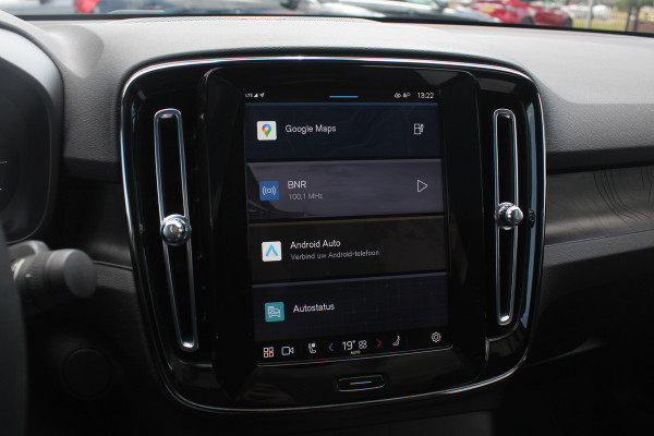 Volvo C40 Recharge Twin Intro Edition 78 kWh / SoH 94,1% / Trekhaak / Panoramadak / 360Camera / 19'' / Interieurvoorverwarming / Harman Kardon / Keyless / Navigatie / Dodehoek / DAB / ACC / Stoelverwarming / Stuurverwarming / Warmtepomp