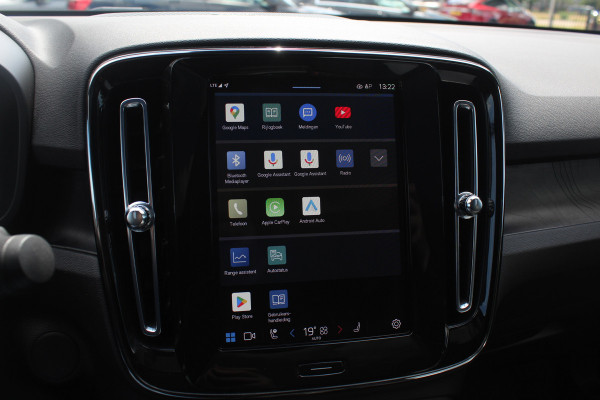 Volvo C40 Recharge Twin Intro Edition 78 kWh / SoH 94,1% / Trekhaak / Panoramadak / 360Camera / 19'' / Interieurvoorverwarming / Harman Kardon / Keyless / Navigatie / Dodehoek / DAB / ACC / Stoelverwarming / Stuurverwarming / Warmtepomp