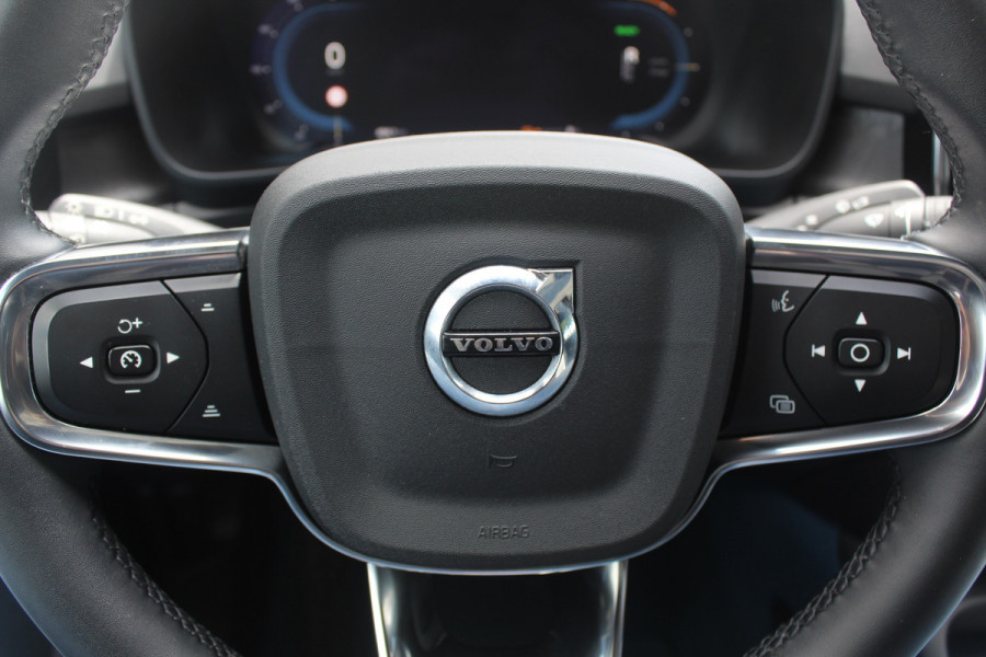 Volvo C40 Recharge Twin Intro Edition 78 kWh / SoH 94,1% / Trekhaak / Panoramadak / 360Camera / 19'' / Interieurvoorverwarming / Harman Kardon / Keyless / Navigatie / Dodehoek / DAB / ACC / Stoelverwarming / Stuurverwarming / Warmtepomp
