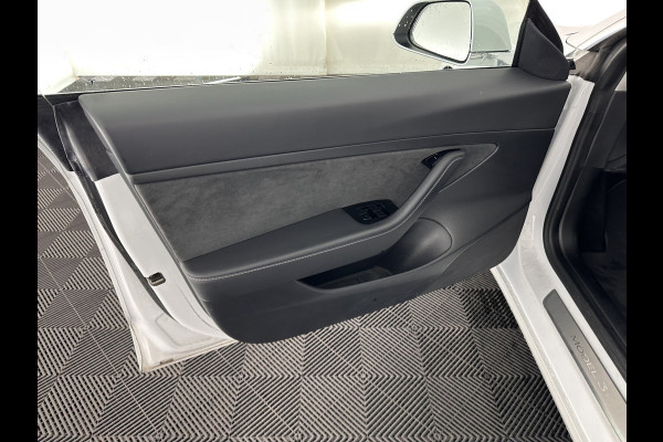Tesla Model 3 Standard RWD Plus 60 kWh [ 3-Fase ] (INCL-BTW) Aut. *PANO | AUTO-PILOT | LUXURY-LEATHER | KEYLESS | FULL-LED | MEMORY-PACK | SURROUND-VIEW | DAB | CARPLAY | DIGI-COCKPIT | LANE-ASSIST | COMFORT-SEATS | 18"ALU*