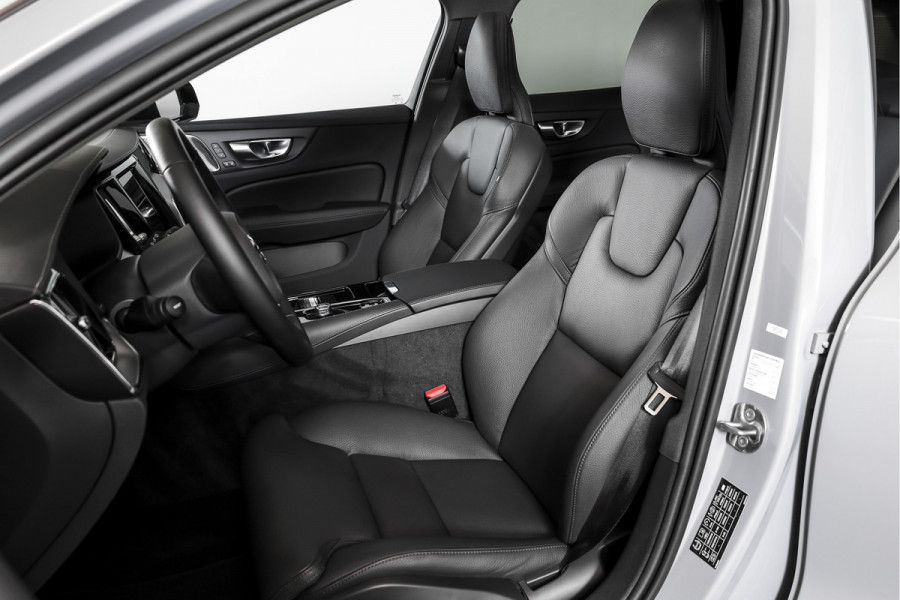 Volvo V60 2.0 T6 Plug-in hybrid AWD Ultra Dark - Automaat | S/K-Panodak | Dig. Cockpit | Adapt. Cruise | Stoel-+Stuurverw. | PDC | 360 Camera | NAV + App. Connect | ECC | Elek. Klep | LM 19" | 9589