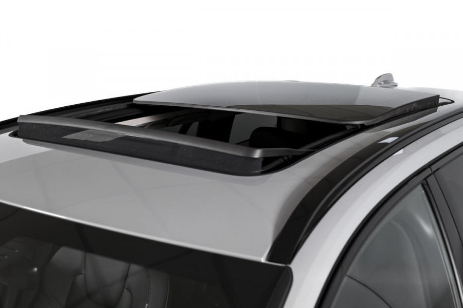 Volvo V60 2.0 T6 Plug-in hybrid AWD Ultra Dark - Automaat | S/K-Panodak | Dig. Cockpit | Adapt. Cruise | Stoel-+Stuurverw. | PDC | 360 Camera | NAV + App. Connect | ECC | Elek. Klep | LM 19" | 9589