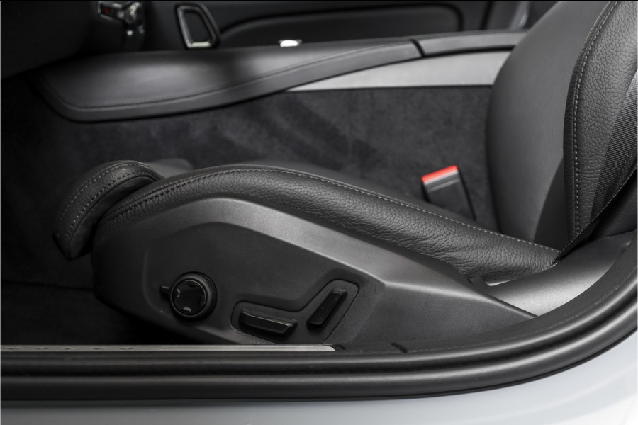 Volvo V60 2.0 T6 Plug-in hybrid AWD Ultra Dark - Automaat | S/K-Panodak | Dig. Cockpit | Adapt. Cruise | Stoel-+Stuurverw. | PDC | 360 Camera | NAV + App. Connect | ECC | Elek. Klep | LM 19" | 9589