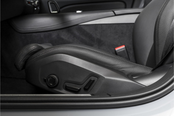 Volvo V60 2.0 T6 Plug-in hybrid AWD Ultra Dark - Automaat | S/K-Panodak | Dig. Cockpit | Adapt. Cruise | Stoel-+Stuurverw. | PDC | 360 Camera | NAV + App. Connect | ECC | Elek. Klep | LM 19" | 9589