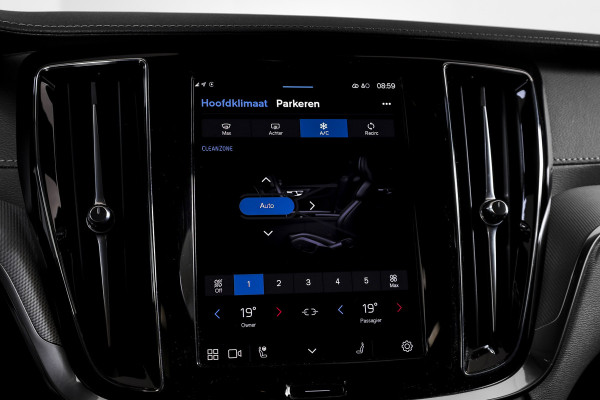 Volvo V60 2.0 T6 Plug-in hybrid AWD Ultra Dark - Automaat | S/K-Panodak | Dig. Cockpit | Adapt. Cruise | Stoel-+Stuurverw. | PDC | 360 Camera | NAV + App. Connect | ECC | Elek. Klep | LM 19" | 9589
