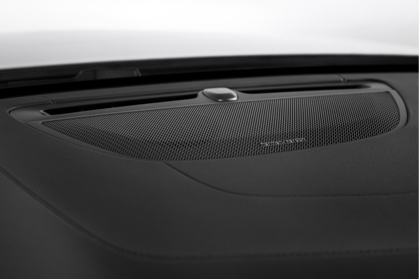Volvo V60 2.0 T6 Plug-in hybrid AWD Ultra Dark - Automaat | S/K-Panodak | Dig. Cockpit | Adapt. Cruise | Stoel-+Stuurverw. | PDC | 360 Camera | NAV + App. Connect | ECC | Elek. Klep | LM 19" | 9589