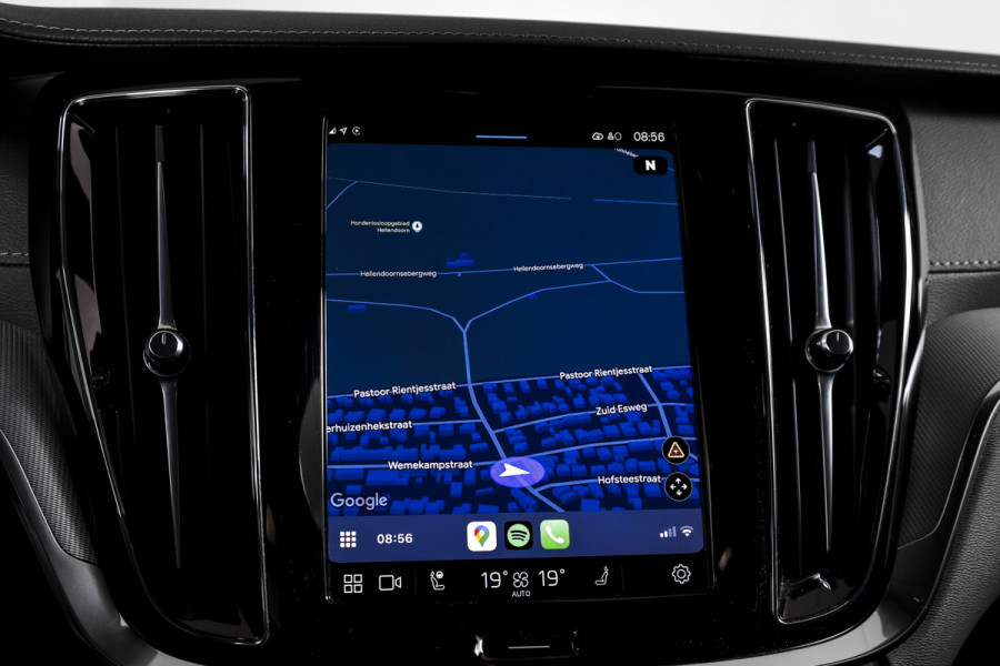 Volvo V60 2.0 T6 Plug-in hybrid AWD Ultra Dark - Automaat | S/K-Panodak | Dig. Cockpit | Adapt. Cruise | Stoel-+Stuurverw. | PDC | 360 Camera | NAV + App. Connect | ECC | Elek. Klep | LM 19" | 9589