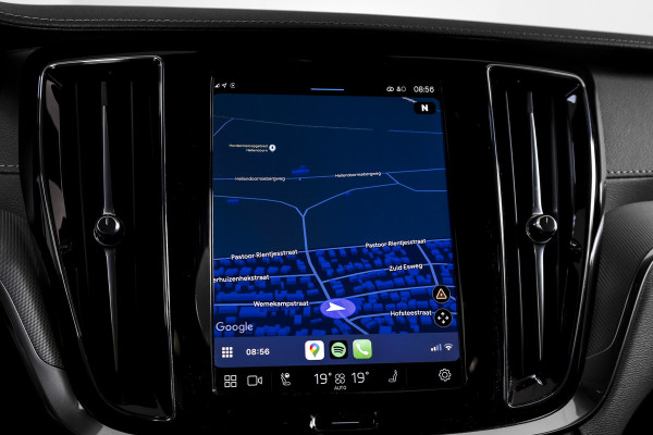 Volvo V60 2.0 T6 Plug-in hybrid AWD Ultra Dark - Automaat | S/K-Panodak | Dig. Cockpit | Adapt. Cruise | Stoel-+Stuurverw. | PDC | 360 Camera | NAV + App. Connect | ECC | Elek. Klep | LM 19" | 9589
