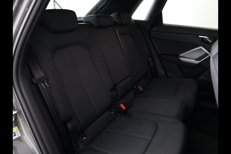 Audi Q3 Sportback 35 TFSI Advanced Edition 150 pk S-tronic | Verlengde garantie | Navigatie | Parkeersensoren (Park assist) | Achteruitrijcamera | LED koplampen | Stoelverwarming |