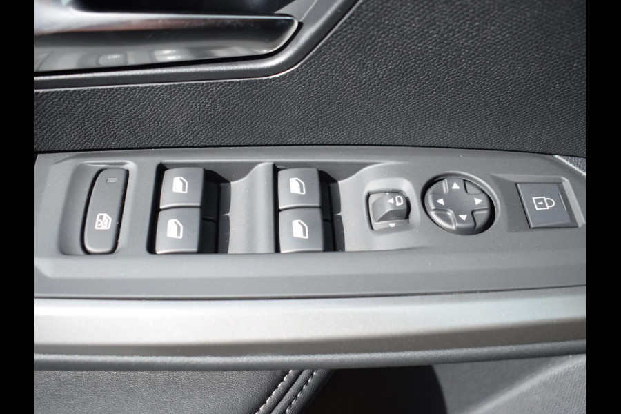Peugeot E-3008 Allure 73 kWh ADAPTIEVE CRUISECONTROL | 360 CAMERA | NAVI & CARPLAY | E.C.C. |