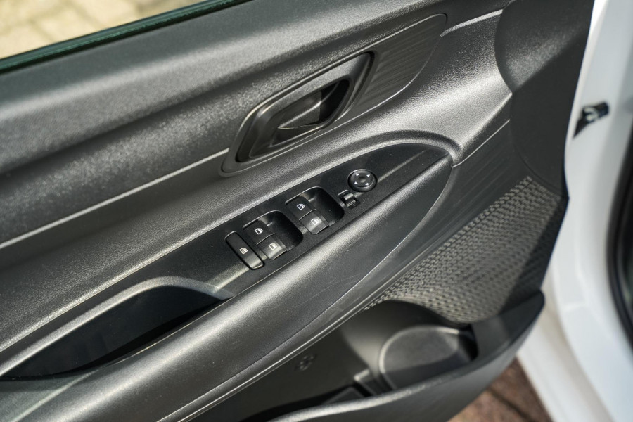 Hyundai i20 1.0 T-GDI Comfort Schuifdak Camera DAB+ Stoel Stuurverwarming Lane Assist Automaat!