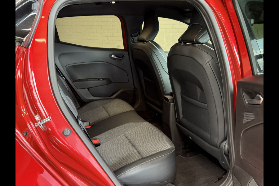 Renault Clio 1.0 TCe 100pk | Intens | Groot Navi | 17" | 360 Camera | Stoel & Stuur verwarming | 100% Dealer onderhouden!