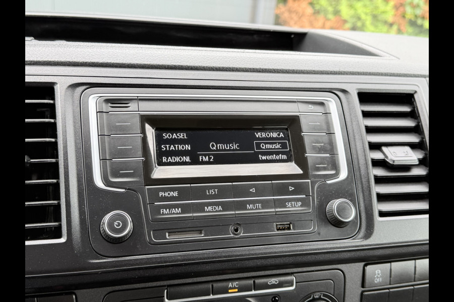 Volkswagen Transporter 2.0 TDI / L2H1 / DUBBELE CABINE / 1e EIG. / TREKHAAK / AIRCO / CRUISE / SIDEBARS
