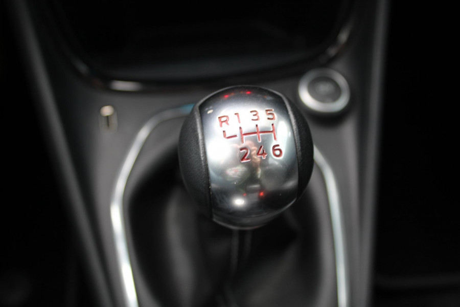 Ford Puma 1.5 EcoBoost ST-X | 200pk | NL auto | Trekhaak | Camera | Climate control | Winterpack | 19 Inch Lichtmetalen Velgen | BLIS | PDC V+A | Volledige historie
