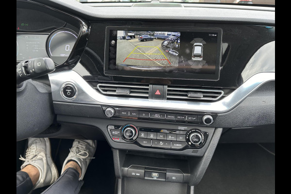 Kia e-Niro DynamicPlusLine 64 kWh Schuifdak | Stuur- & Stoelverwarming | 3-fase Laden | SOH 100% !! | ORIGINEEL NL  RIJKLAAR GELEVERD MET GARANTIE! |