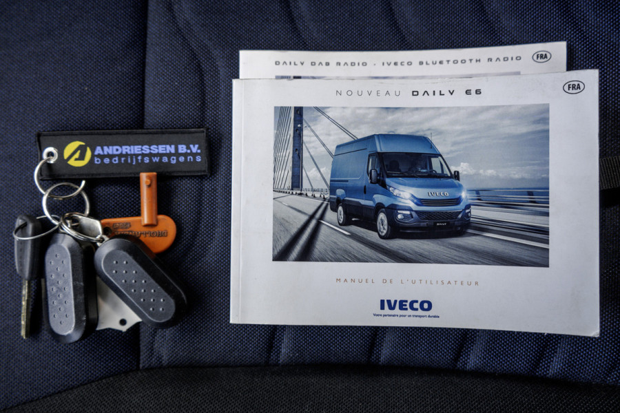 Iveco Daily 35C15 3.0L | Bakwagen met laadklep | Camera | CarPlay | Climate | Cruise | Euro 6