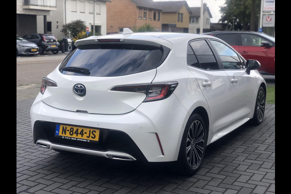 Toyota Corolla 2.0 Hybrid First Edition Plus | Dodehoekherkenning, Parkeersensoren, Stoel + Stuurverwarming, 17 inch, Weinig KM!