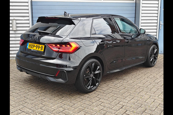 Audi A1 30 TFSI S edition | 2023 | RS6 velgen | Black on Black | LED Matrix | Keyless | CarPlay | Privacy glass