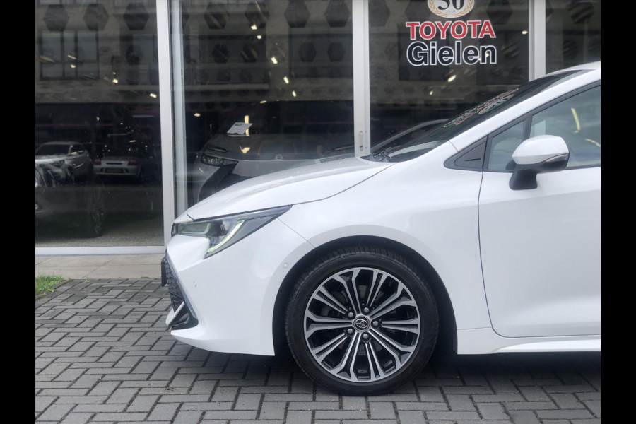 Toyota Corolla 2.0 Hybrid First Edition Plus | Dodehoekherkenning, Parkeersensoren, Stoel + Stuurverwarming, 17 inch, Weinig KM!