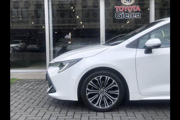 Toyota Corolla 2.0 Hybrid First Edition Plus | Dodehoekherkenning, Parkeersensoren, Stoel + Stuurverwarming, 17 inch, Weinig KM!