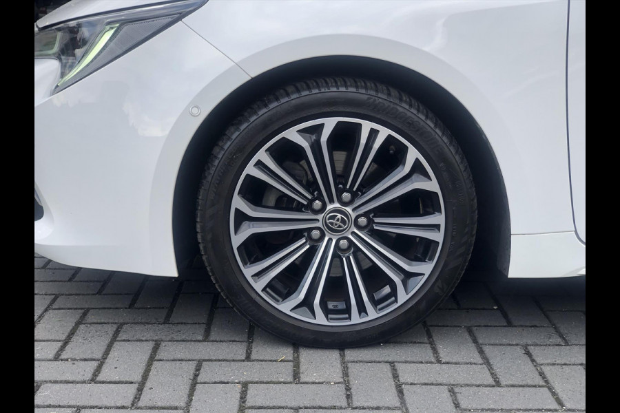 Toyota Corolla 2.0 Hybrid First Edition Plus | Dodehoekherkenning, Parkeersensoren, Stoel + Stuurverwarming, 17 inch, Weinig KM!