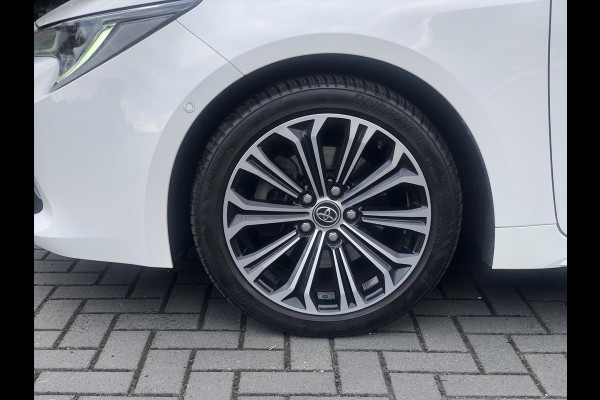 Toyota Corolla 2.0 Hybrid First Edition Plus | Dodehoekherkenning, Parkeersensoren, Stoel + Stuurverwarming, 17 inch, Weinig KM!