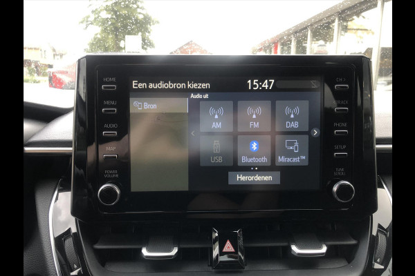Toyota Corolla 2.0 Hybrid First Edition Plus | Dodehoekherkenning, Parkeersensoren, Stoel + Stuurverwarming, 17 inch, Weinig KM!