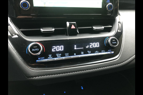 Toyota Corolla 2.0 Hybrid First Edition Plus | Dodehoekherkenning, Parkeersensoren, Stoel + Stuurverwarming, 17 inch, Weinig KM!