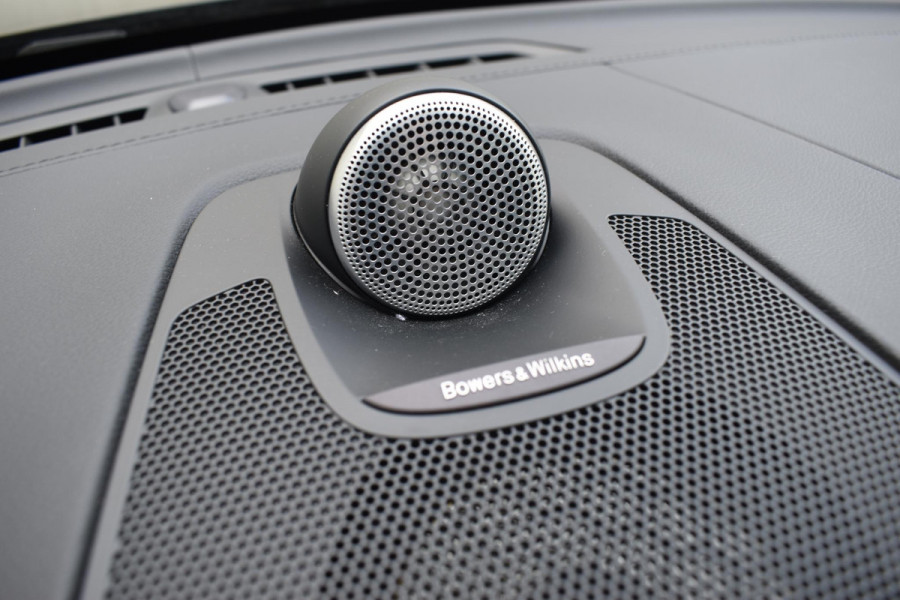 Volvo XC60 T6 350PK Automaat Plug-in hybrid AWD Ultimate Dark / Navigatie / Luchtvering / 360 Camera / Adaptieve Cruise Control / Bowers&Wilkins / Stuur & Stoelverwarming / Elektr. Achterklep / Schuifdak / Trekhaak