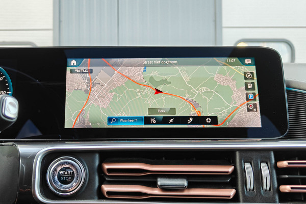 Mercedes-Benz EQC 400 4MATIC 360 Camera Burmester Trekhaak Pano BTW auto Dealer onderhouden.