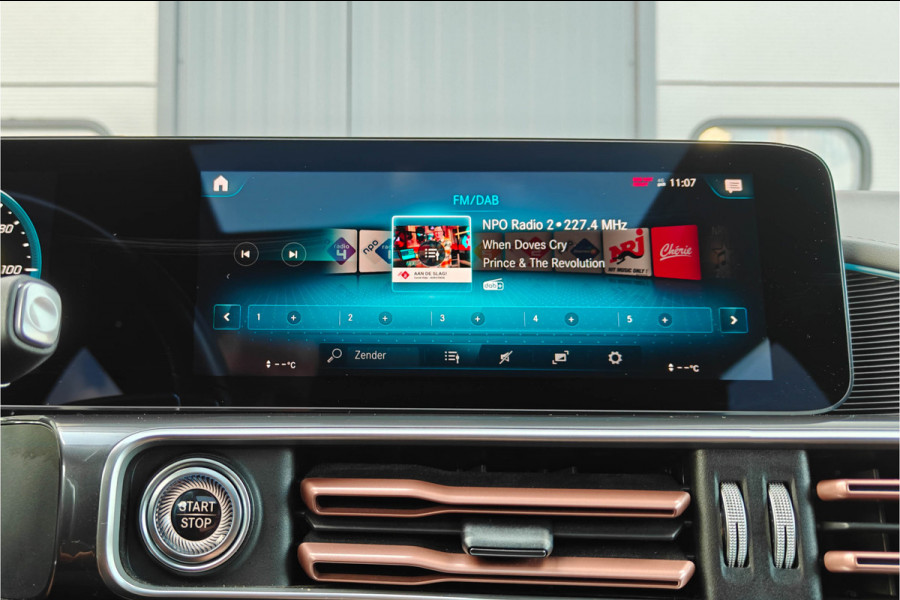 Mercedes-Benz EQC 400 4MATIC 360 Camera Burmester Trekhaak Pano BTW auto Dealer onderhouden.