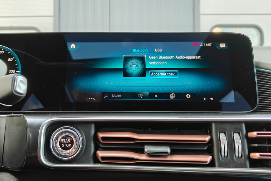 Mercedes-Benz EQC 400 4MATIC 360 Camera Burmester Trekhaak Pano BTW auto Dealer onderhouden.