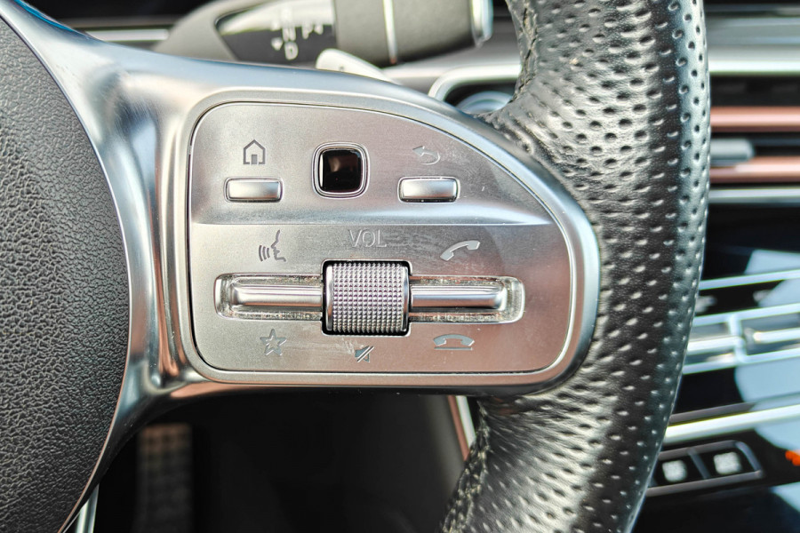 Mercedes-Benz EQC 400 4MATIC 360 Camera Burmester Trekhaak Pano BTW auto Dealer onderhouden.