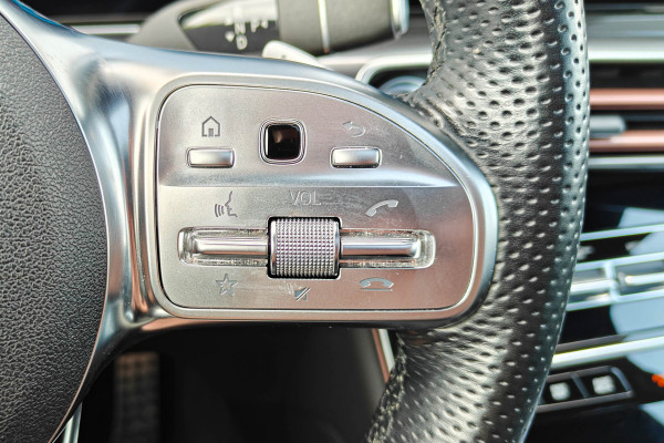 Mercedes-Benz EQC 400 4MATIC 360 Camera Burmester Trekhaak Pano BTW auto Dealer onderhouden.
