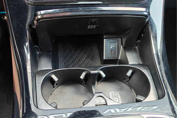 Mercedes-Benz EQC 400 4MATIC 360 Camera Burmester Trekhaak Pano BTW auto Dealer onderhouden.