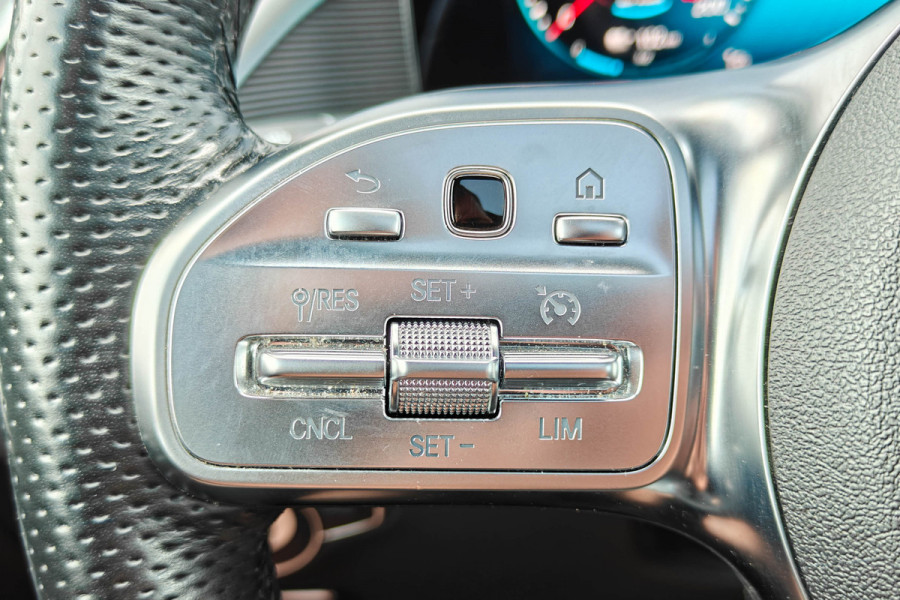 Mercedes-Benz EQC 400 4MATIC 360 Camera Burmester Trekhaak Pano BTW auto Dealer onderhouden.