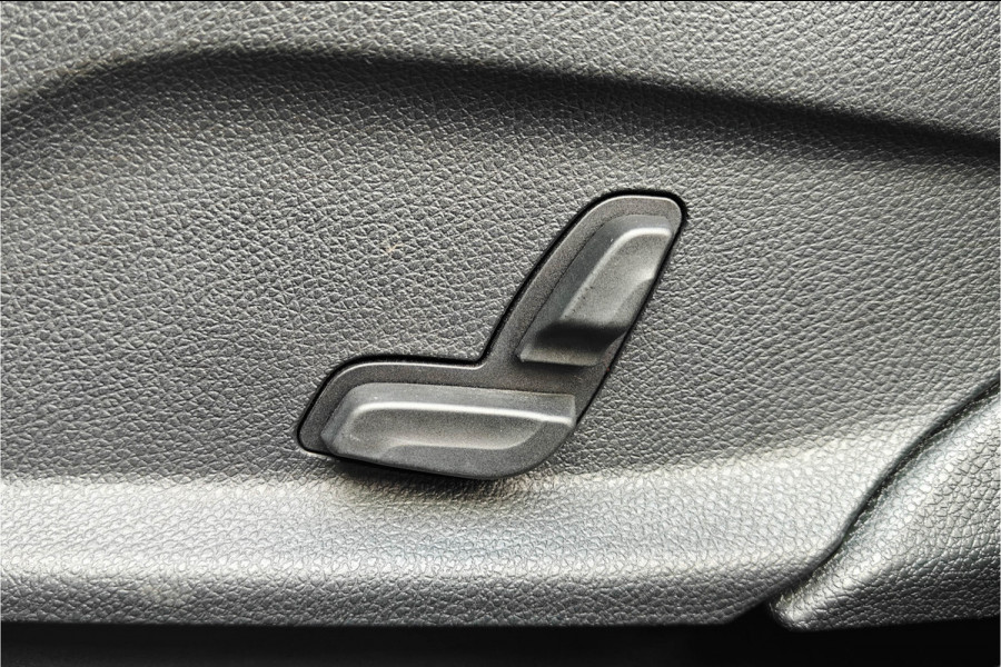 Mercedes-Benz EQC 400 4MATIC 360 Camera Burmester Trekhaak Pano BTW auto Dealer onderhouden.
