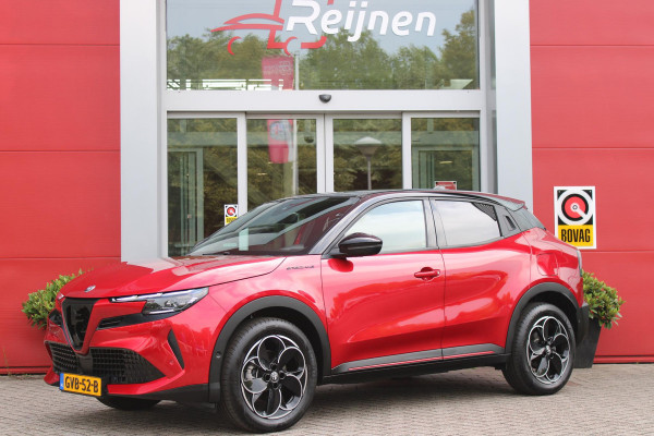 Alfa Romeo junior ELETTRICA SPECIALE 156PK 54 kWh | BICOLOR DAK (ZWART DAK) | TECHNOLOGIE PAKKET (O.A. FULL LED ADAPTIVE MATRIX KOPLAMPEN/DODEHOEK DETECTIE/DRAADLOZE TELEFOONLADER/ACHTERUITRIJ CAMERA/PARKEERSENSOREN VOOR, ACHTER,ZIJKANT) | DRAADLOZE APPLE CARPLAY/ANDROID AUTO | CLIMATE CONTROL | ELEKTRISCH BEDIENBARE ACHTERKLEP | STOEL VERWARMING | ELEKTRISCH BEDIENBARE VOORSTOELEN | VOORSTOELEN MET MASSAGE FUNCTIE | VERKEERSBORDEN HERKENNING | ADAPTIVE CRUISE CONTROL | KEYLESS ENTRY/START | NIEUWE AUTO! |